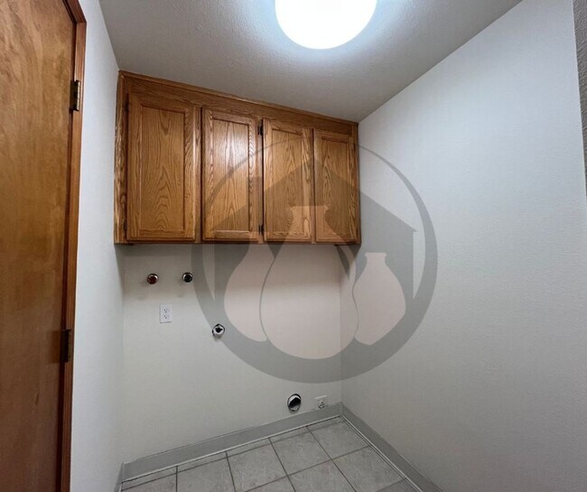 Building Photo - 47th Triplex #2025-1768