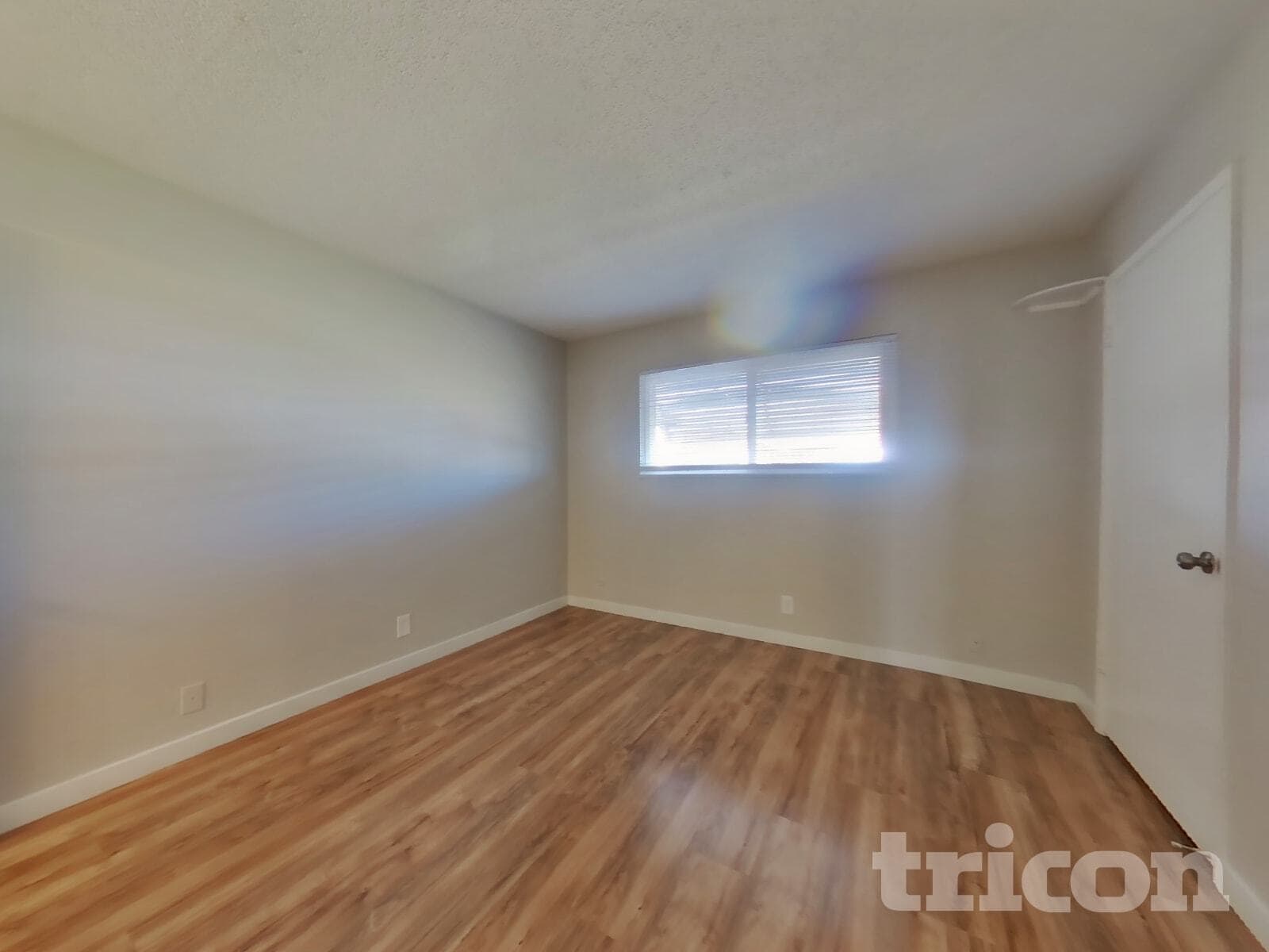 Building Photo - 402 E Pacific Ave