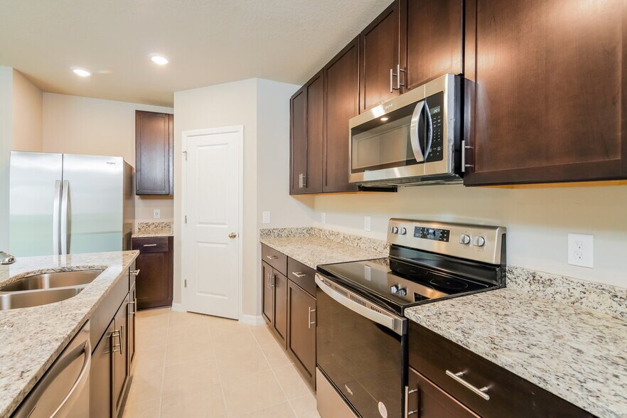 Building Photo - 1022 Oak Vly Dr
