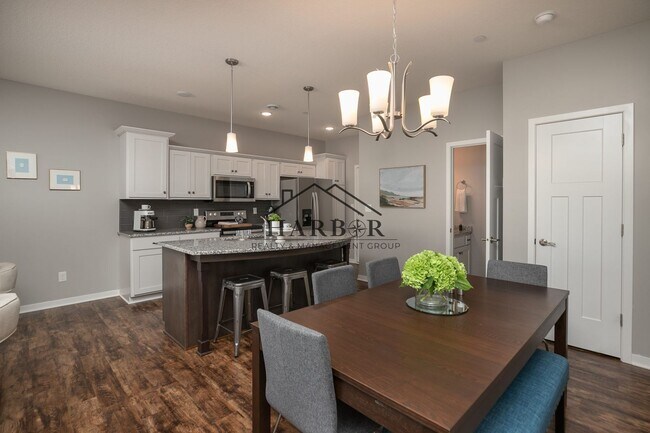 Building Photo - Contemporary 3 Bedroom Towhome in NW Roche...