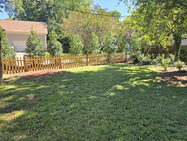 Building Photo - 3703 Hickory Hill Dr