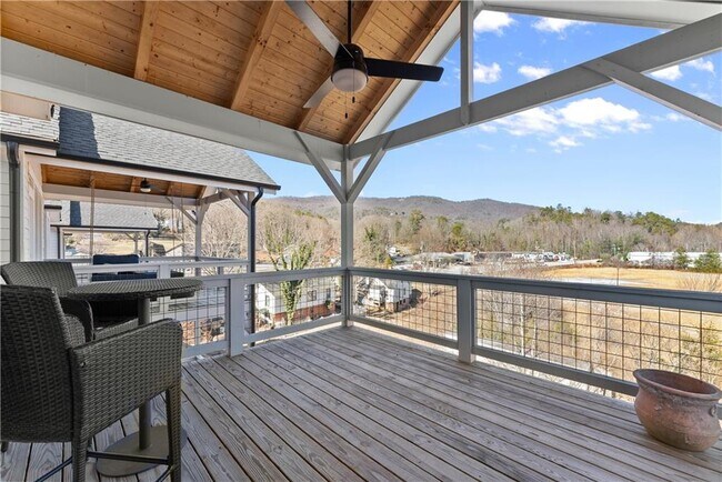 Building Photo - 35 Cottonwood St