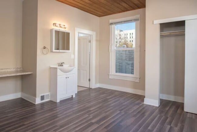 Building Photo - 527 Nevada St