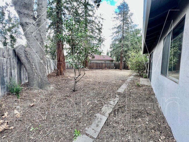 Building Photo - 5532 Fox Sparrow Ct