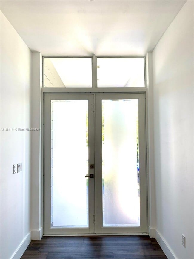 Building Photo - 2852 SW 32nd Ct