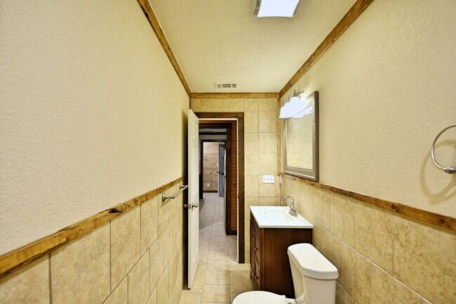 Building Photo - 1155 Farm to Market 2722