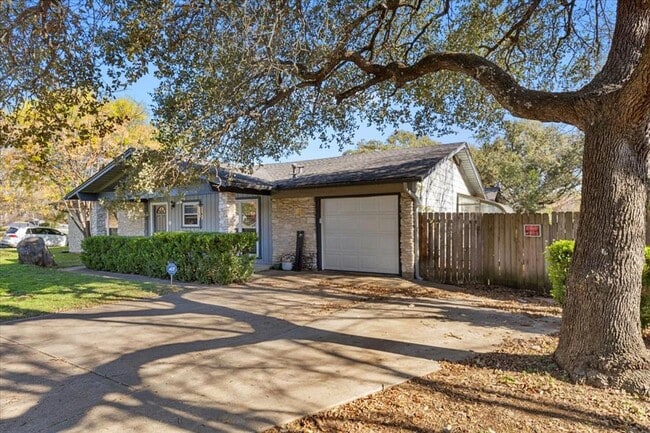 Building Photo - 8713 Azalea Trl