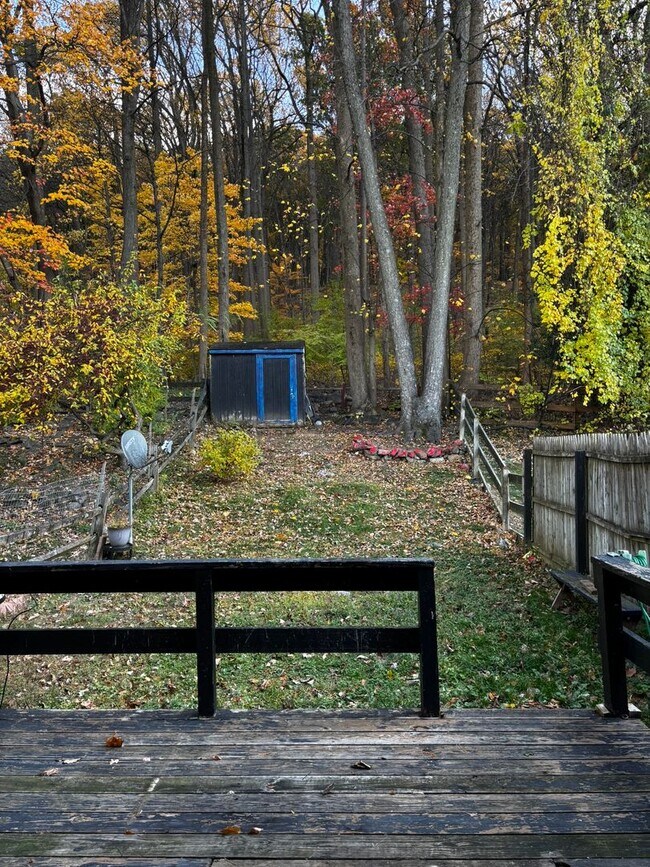 Building Photo - 3BR Townhome with garage! This house will ...