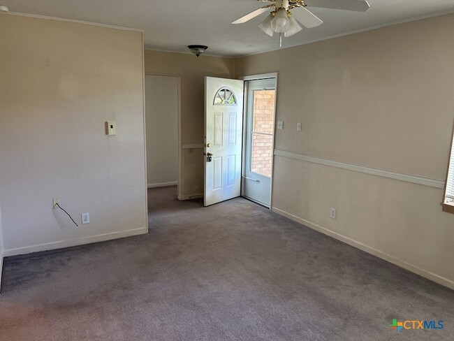 Building Photo - 303 Ridge St