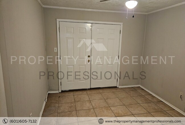 Building Photo - 140 Neatherwood Dr