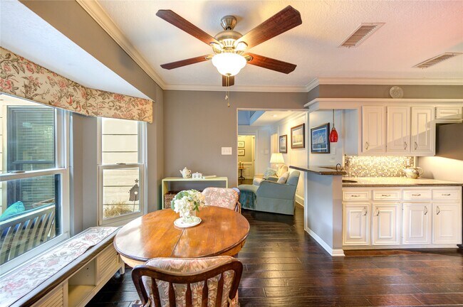 Building Photo - 22526 Cove Hollow Dr