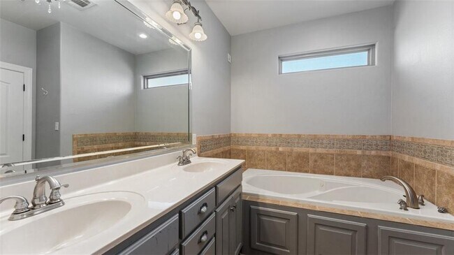 Building Photo - 204 Tunbridge Dr