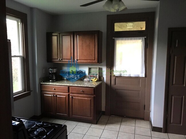 Building Photo - 2-bedroom 1st floor apartment for rent in Oakmont