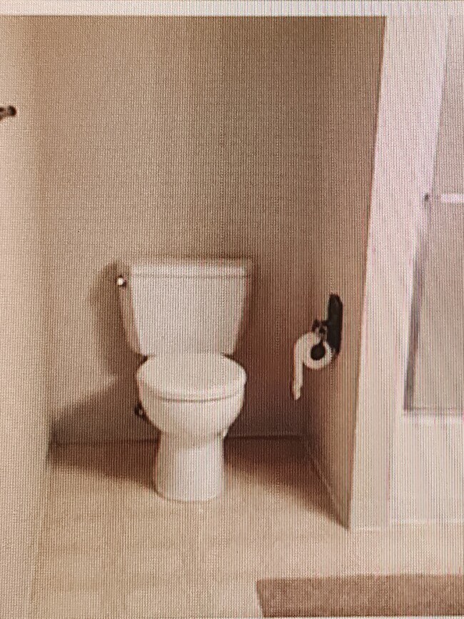 Upstairs bathroom - 50 NE Village Squire Ave