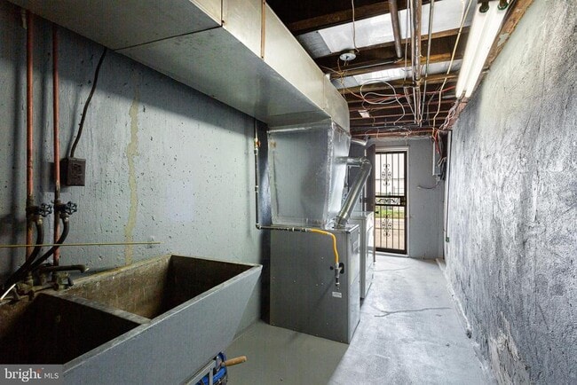 Building Photo - 7675 Overbrook Ave