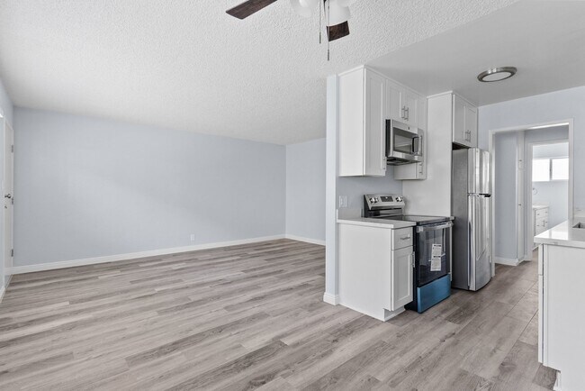 Building Photo - 425-441 Gaviota Ave.
