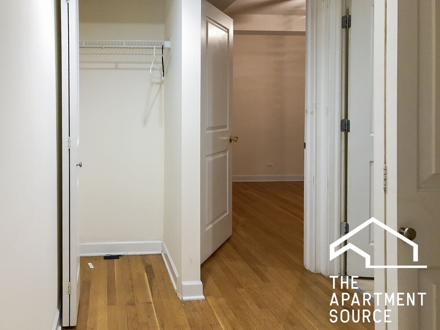 Building Photo - 3926 N Pine Grove Ave