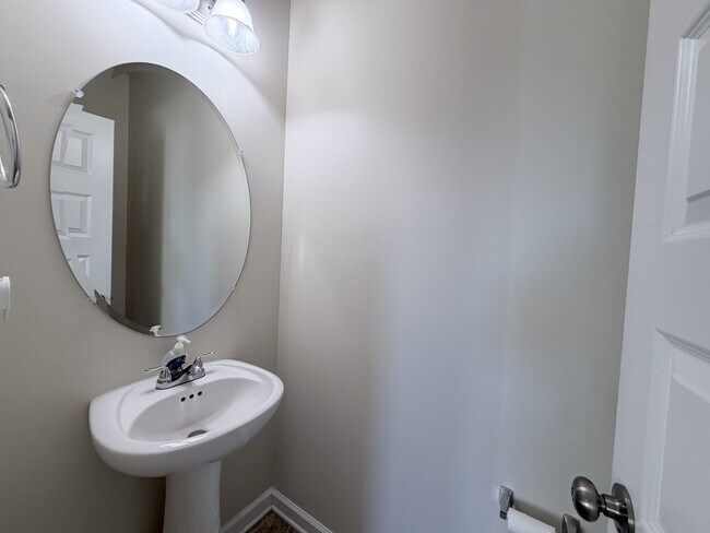 Building Photo - 5153 Richard Rd