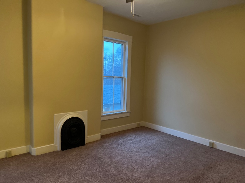 Building Photo - 46 Ringgold St