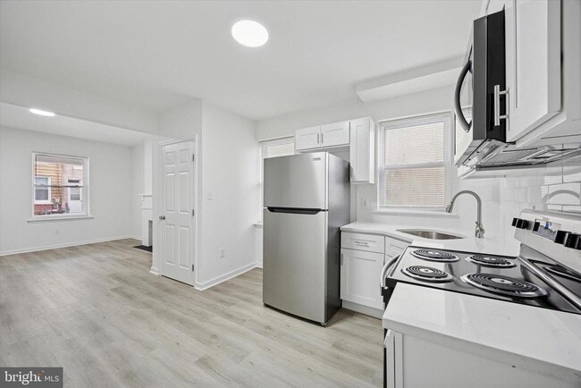 Building Photo - 452 Mechanic St