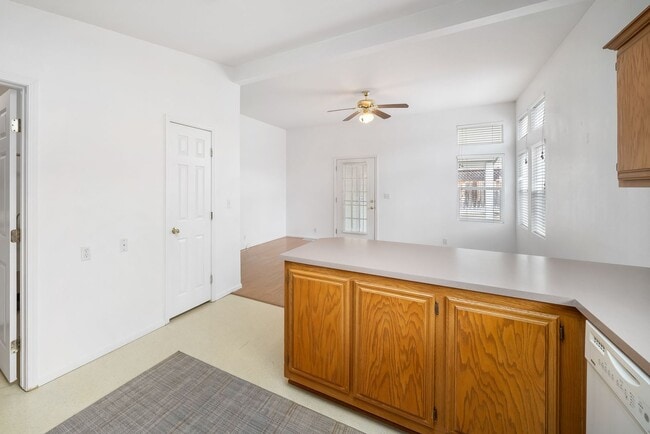 Building Photo - Large 3/2 Home in 55 & Older Community