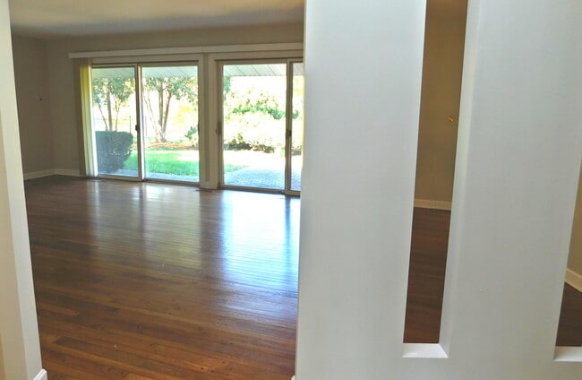 Building Photo - 1117 Summit Hills Ln