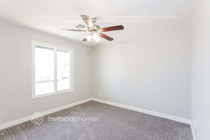 Building Photo - 2047 E Cornell Dr
