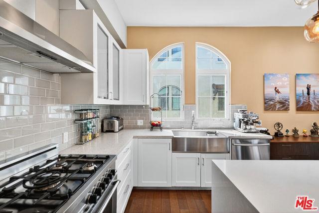 Building Photo - 5933 W Luna Park