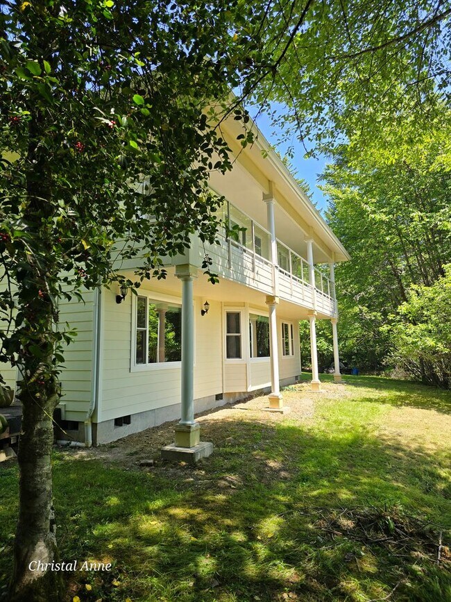 Building Photo - Beautiful Custom built home
