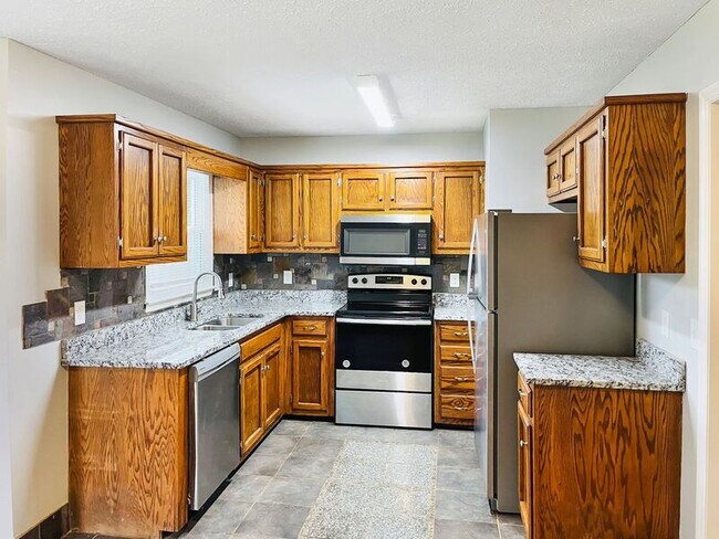 Building Photo - 405 Pleasant Run Rd