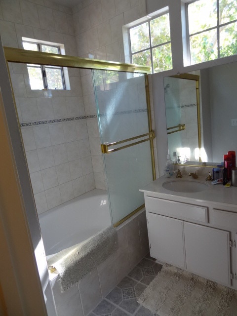 Master Bedroom Bathroom - 4371 Oak Glen St