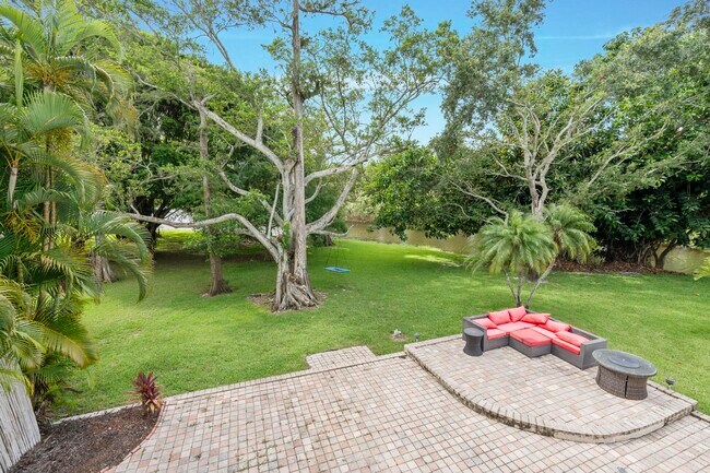 Building Photo - 1497 S Club Dr