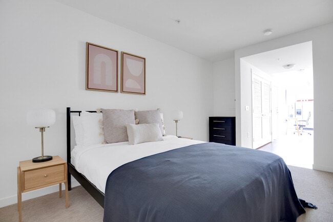 Building Photo - 330 3rd Ave W