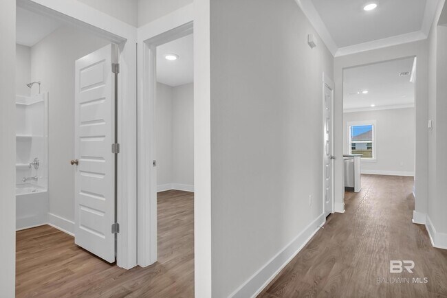 Building Photo - 8984 Chabo Cir