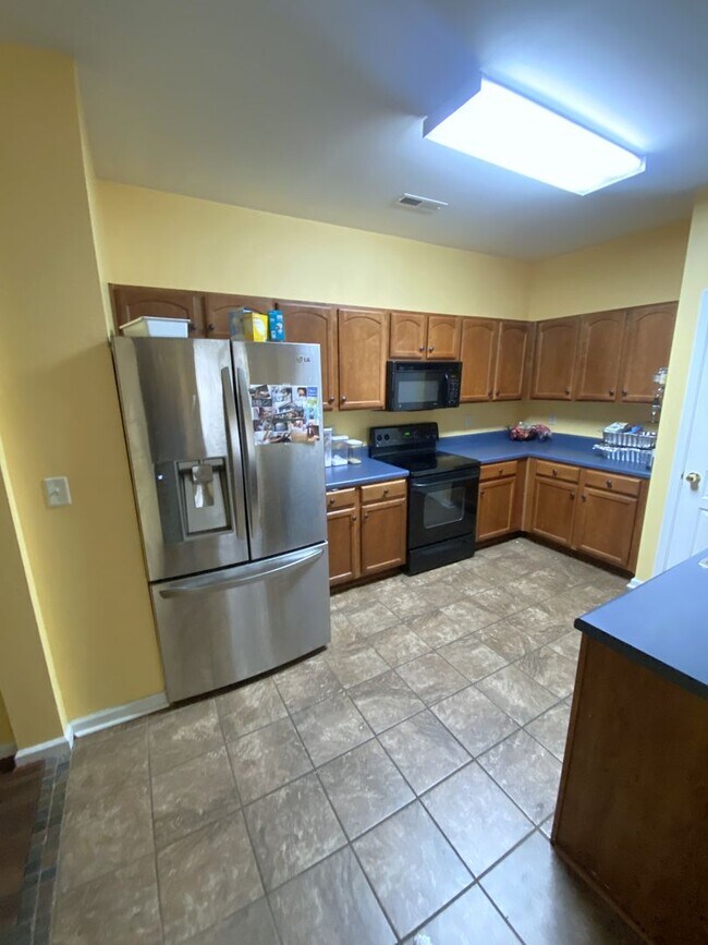 Building Photo - Charming Hampton Home