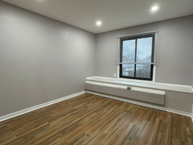 Building Photo - 803 Garden Cir