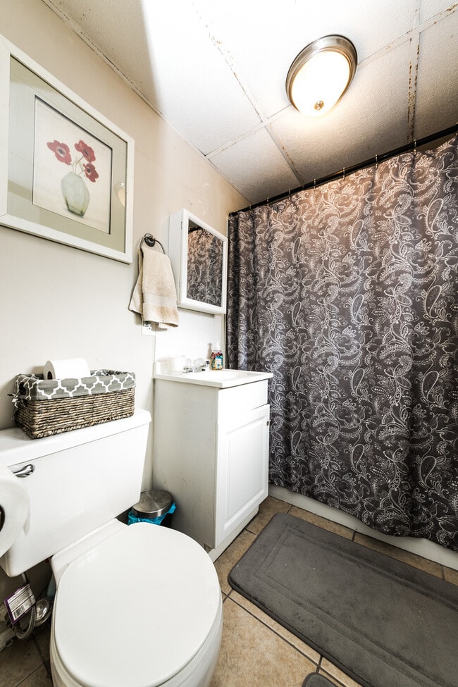 Building Photo - 1028 E Warrington Ave