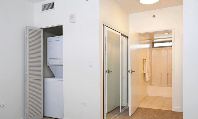 Building Photo - 425 W Beech St