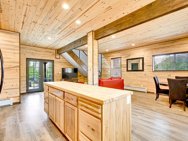 Building Photo - 785 Warren Gulch Rd