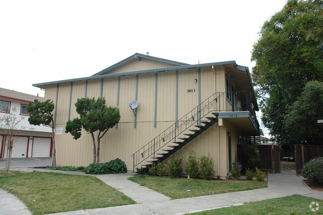 Building Photo - 3813 Barker Dr