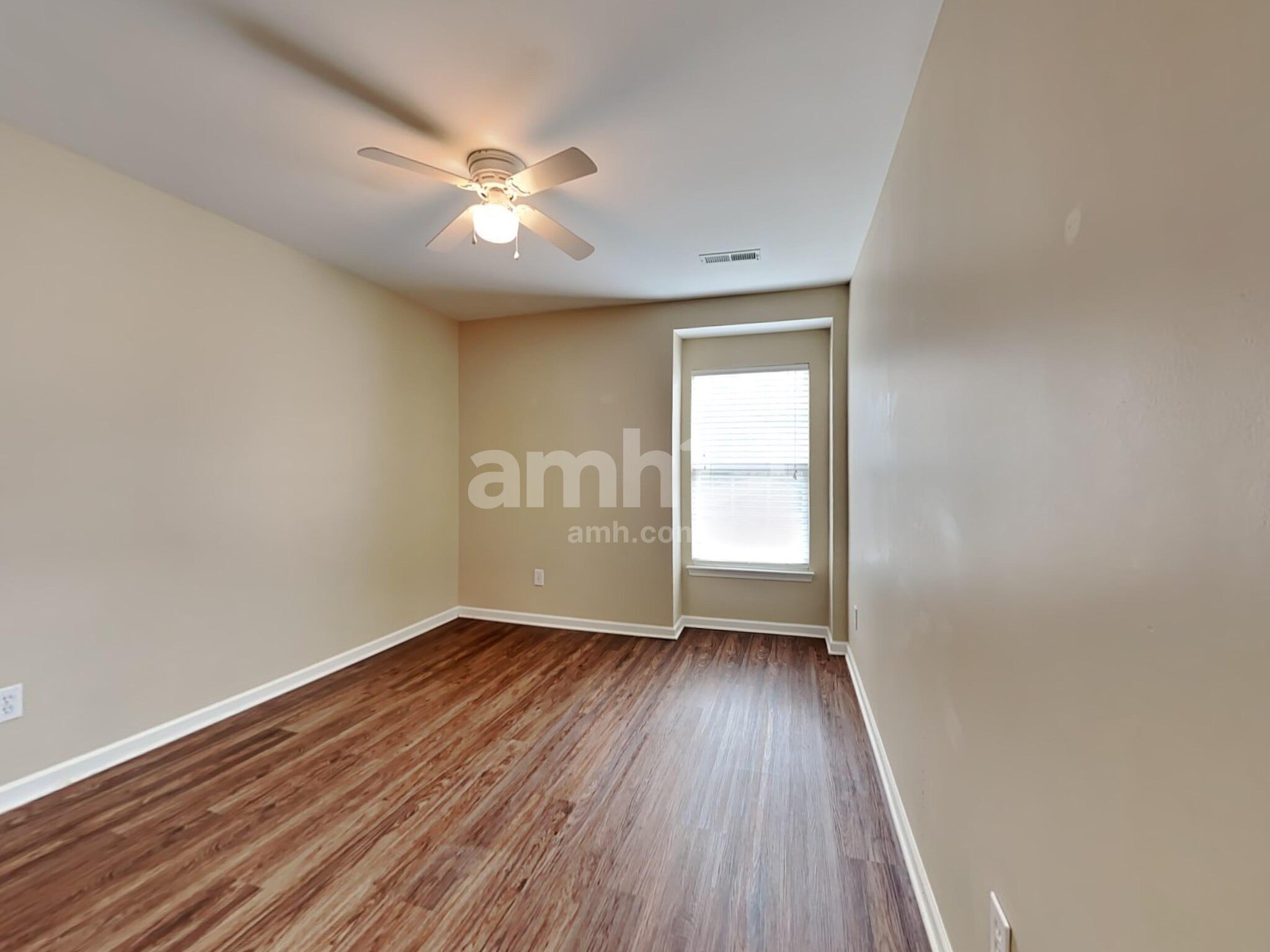 Building Photo - 8829 Shadowglen Dr