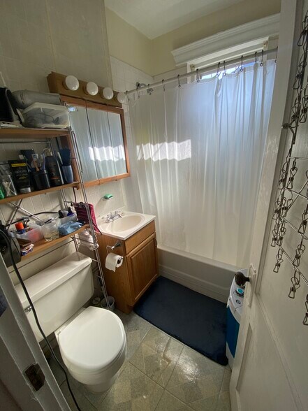 Building Photo - 376 Riverway