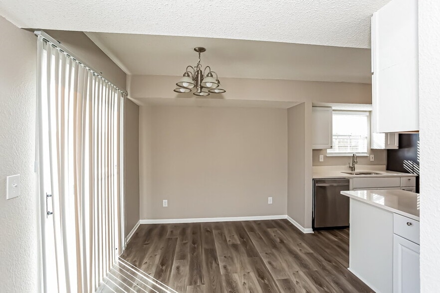 Building Photo - 6539 Townsend Way