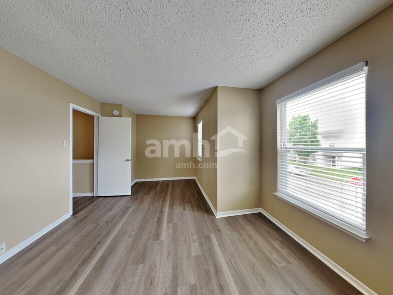 Building Photo - 12670 Justice Crossing