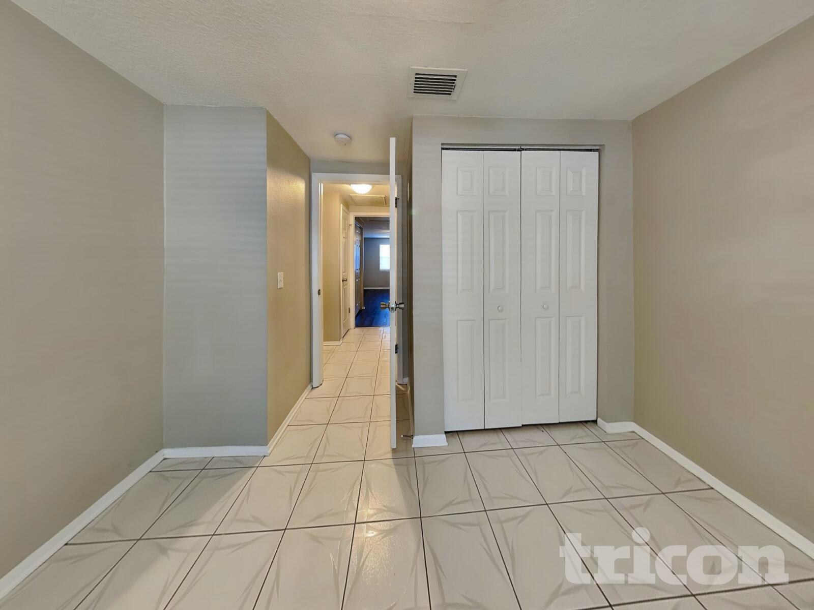 Building Photo - 10217 Carriage Glen Ct