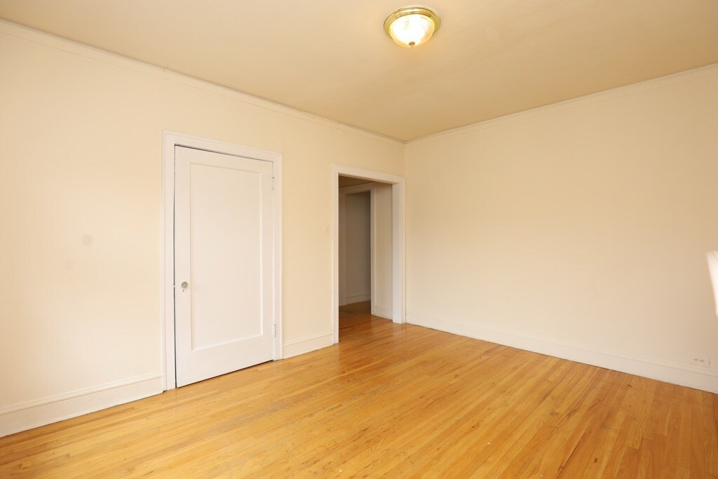 Building Photo - 1238 Oak Ave