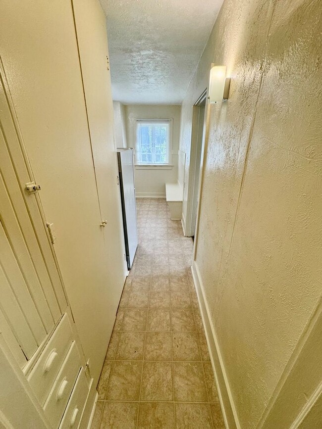 Building Photo - Updated Unit Just Two Blocks From OSU Campus