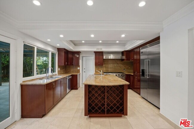 Building Photo - 16541 Park Ln Cir