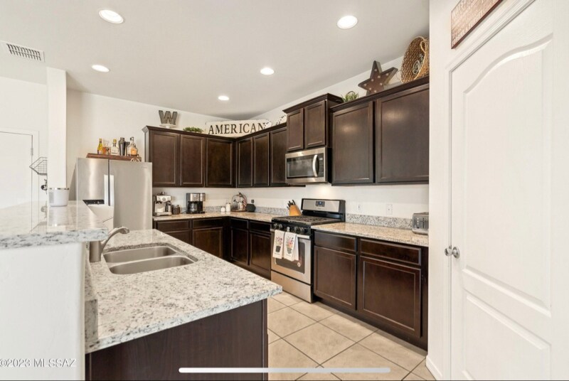 Building Photo - 11684 W Vanderbilt Farms Way