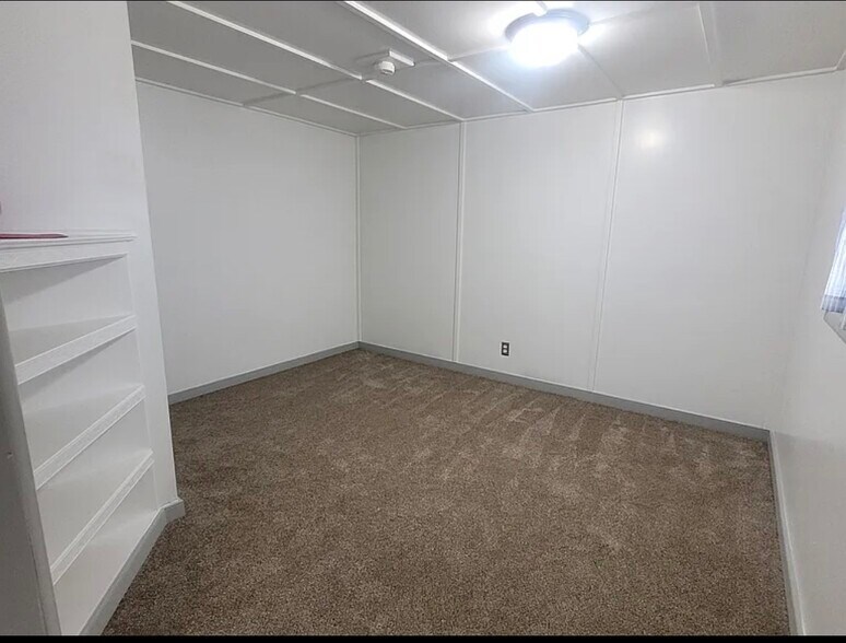 Building Photo - 5218 W Bel Air St